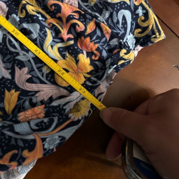 Christopher & Banks Tie Not Front Sleevless Blouse Multi ColorFloral Petite XL - Picture 9 of 10